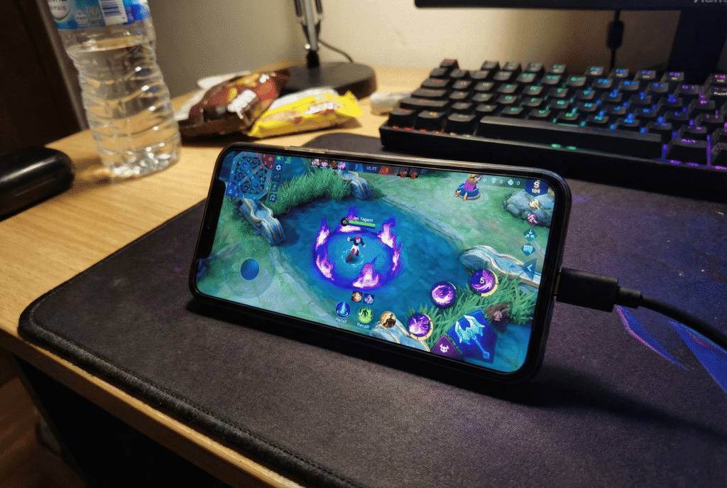 Chou Iori Yagami KOF skin gameplay showing recall effects injected via Zolaxis.