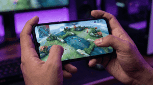 Mobile Legends gameplay on Android showing Zolaxis Patcher Drone View 3X map zoom compared to normal view.